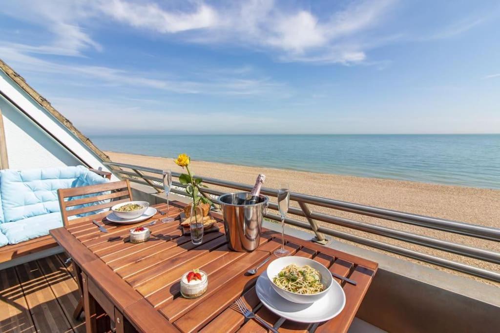 The Luxury Beach Property - Oceanbreeze Sandgate Eksteriør billede